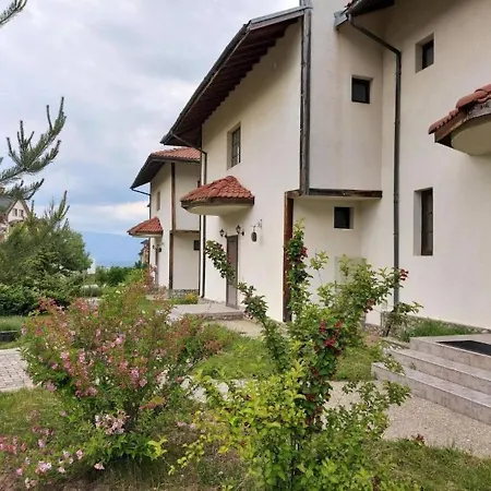 Two-bedroom In The Beautiful Pinerose *