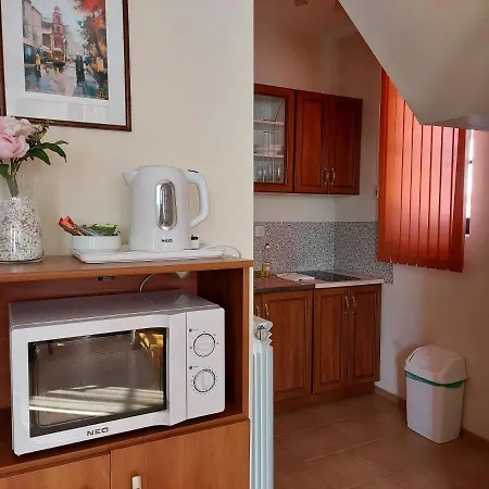 Two-bedroom In The Beautiful Pinerose *
