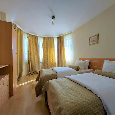 Two-bedroom In The Beautiful Pinerose Будинок відпочинку